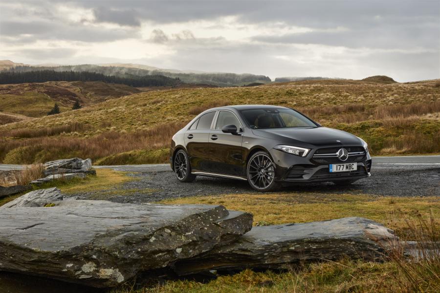  Mercedes-AMG A35 4Matic Sedan (V177) 2019 года  (UK) (фото 28 из 74)